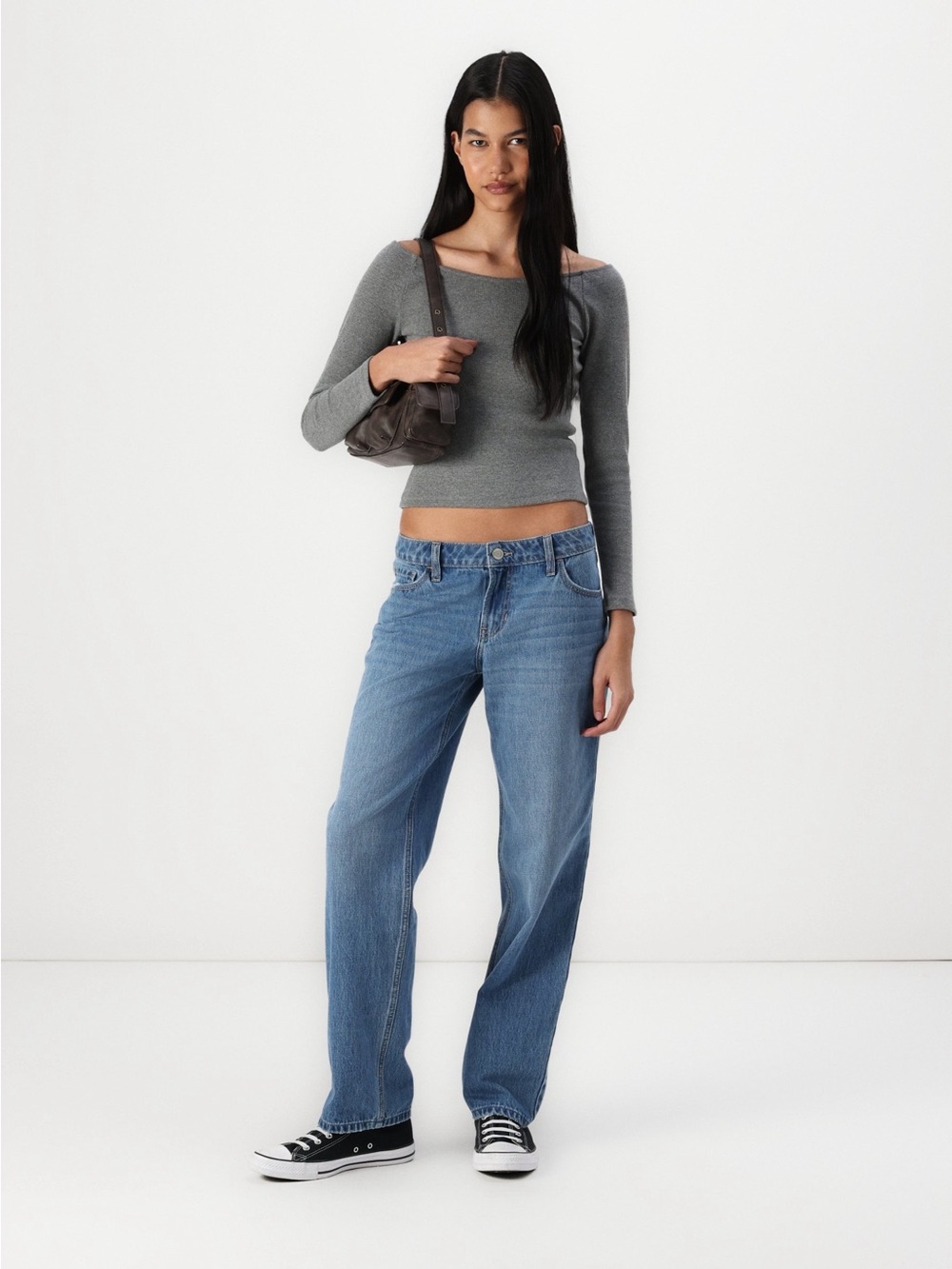 Hollister Low-Rise Medium Wash
Loose fit denim Jeans size 29R